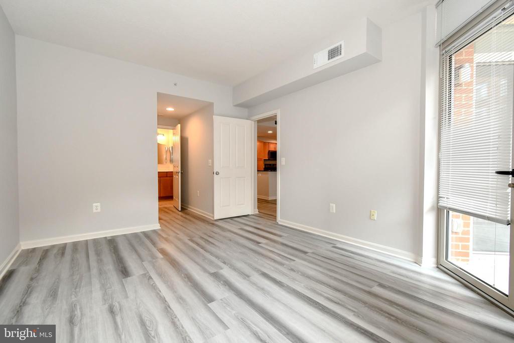 4480 Market Commons Dr #401