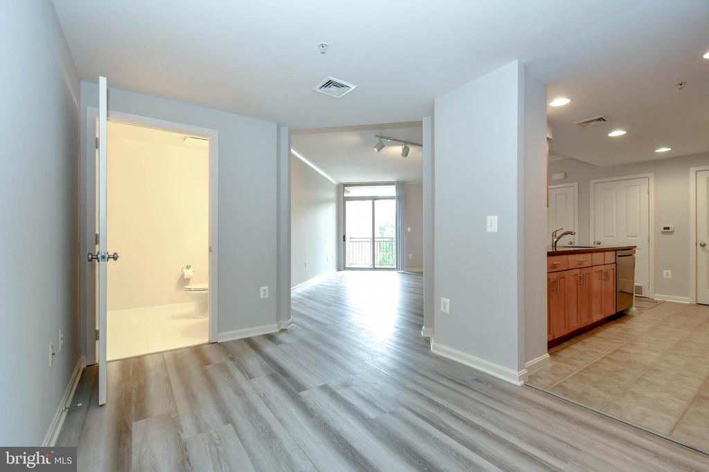 4480 Market Commons Dr #401