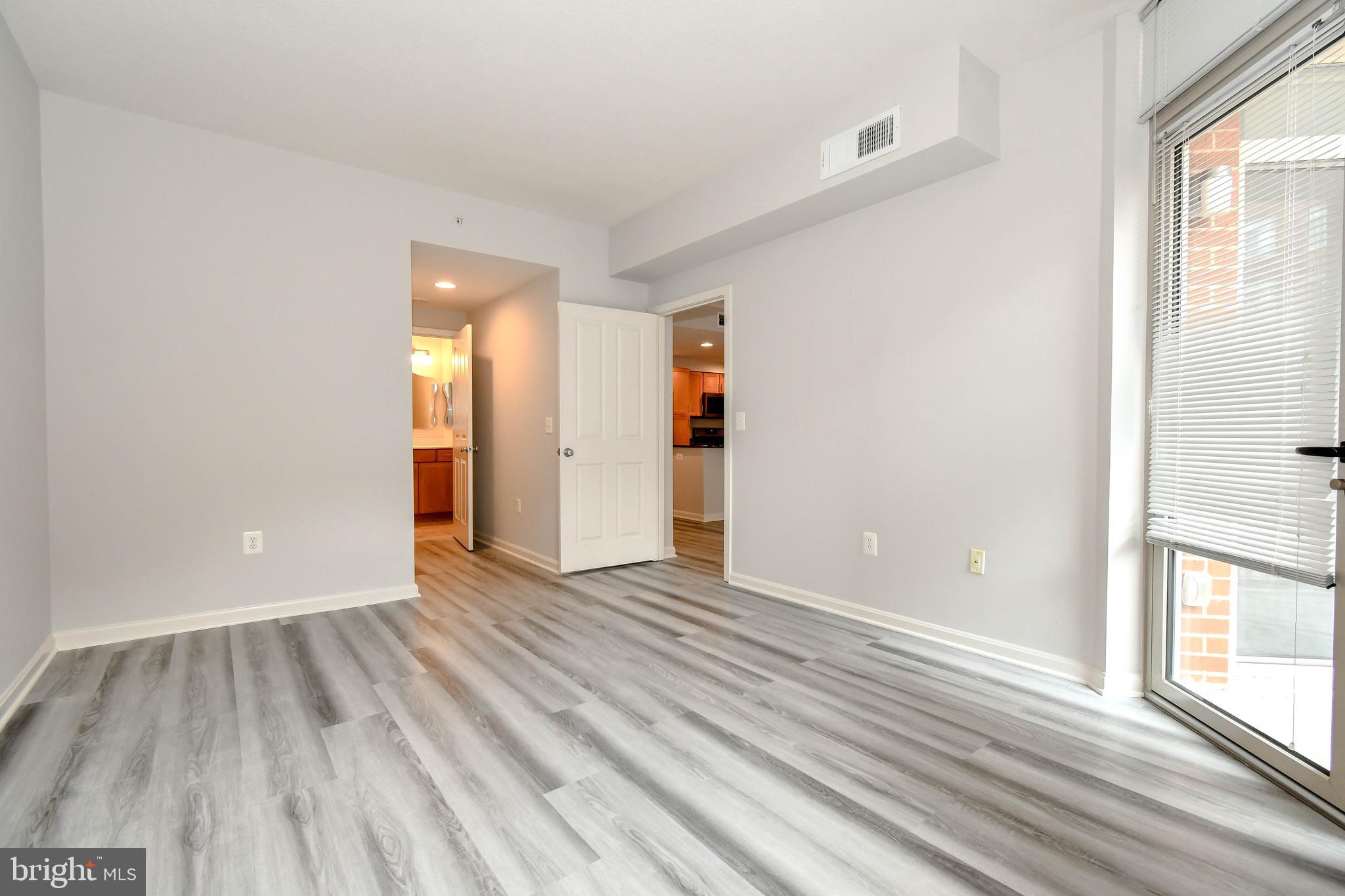 4480 Market Commons Dr #401