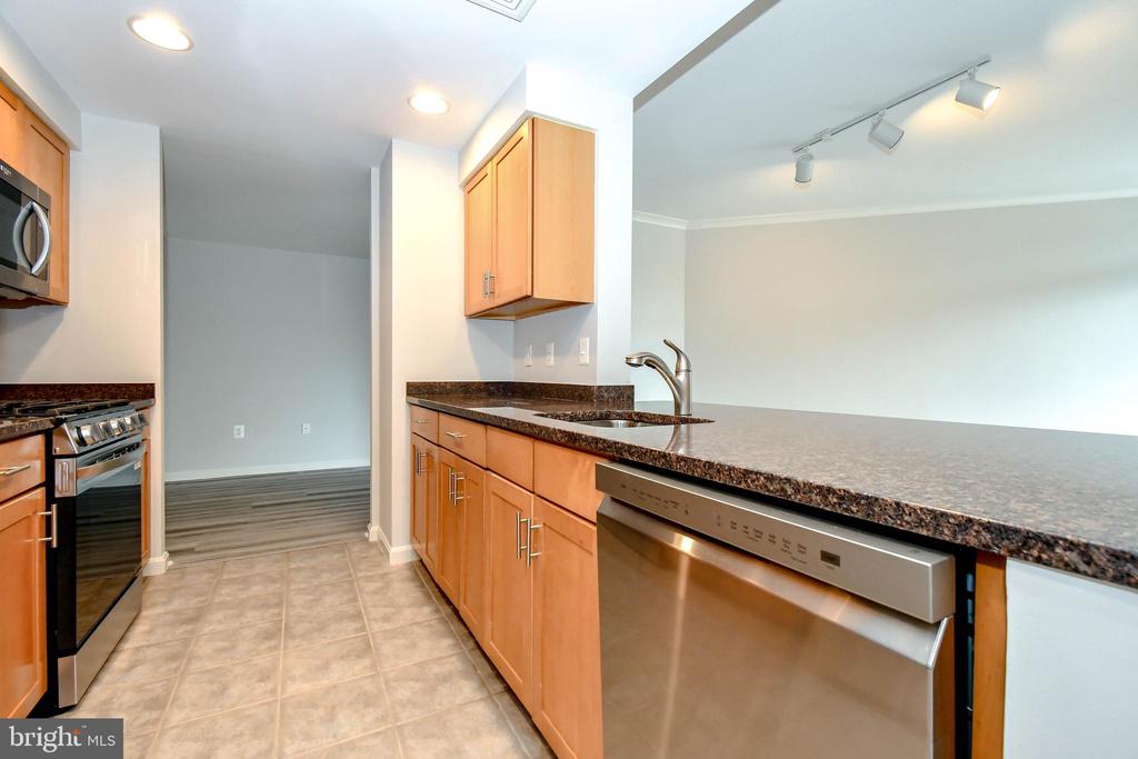 4480 Market Commons Dr #401