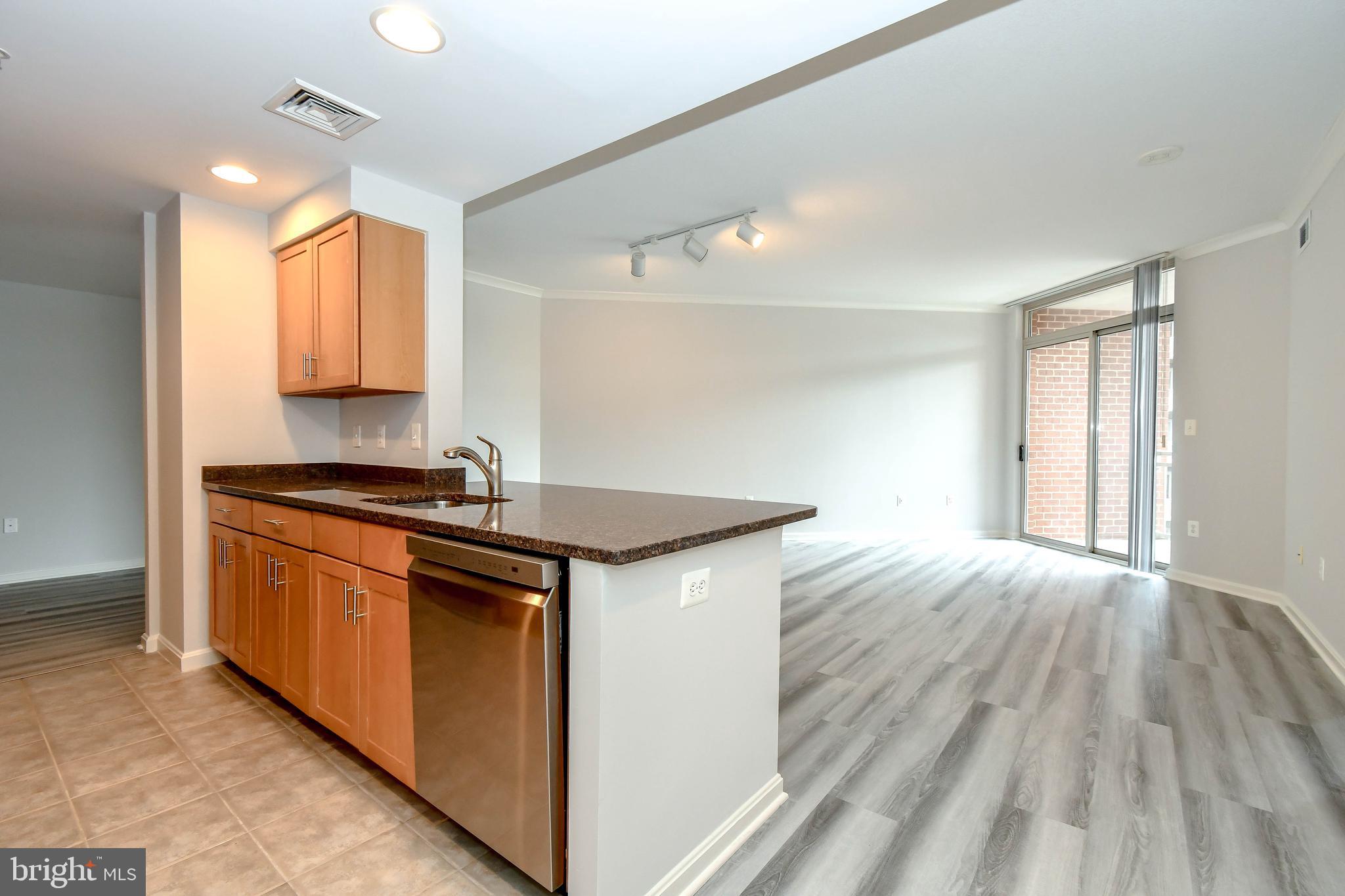 4480 Market Commons Dr #401