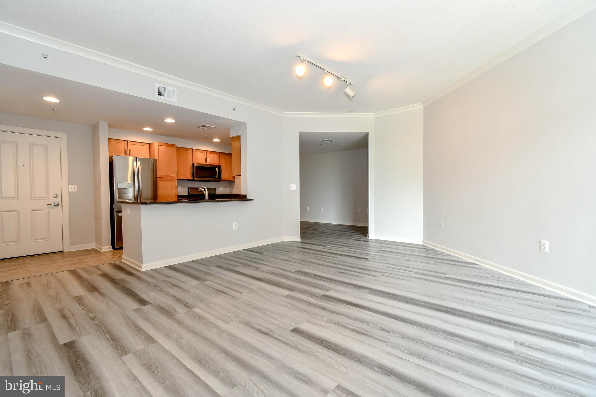 4480 Market Commons Dr #401