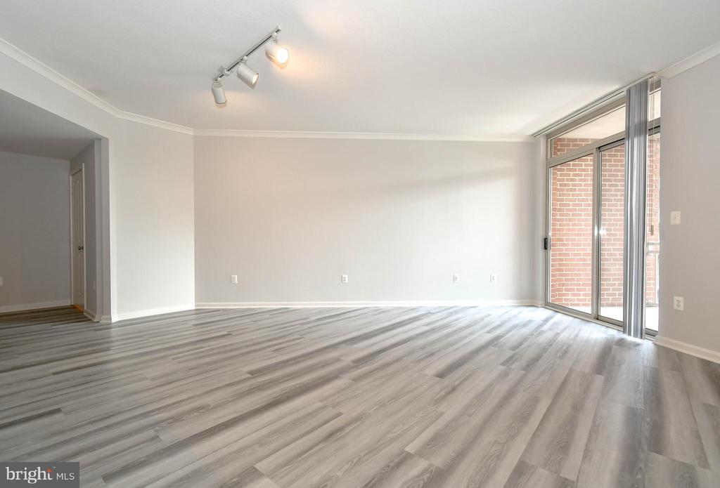 4480 Market Commons Dr #401