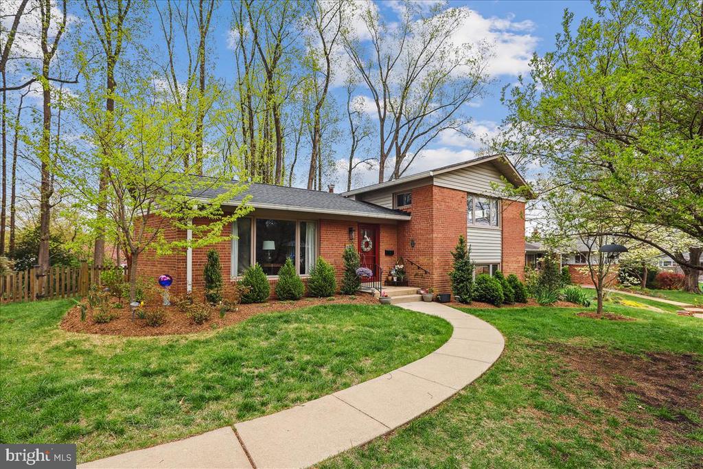 3413 Slade Ct
