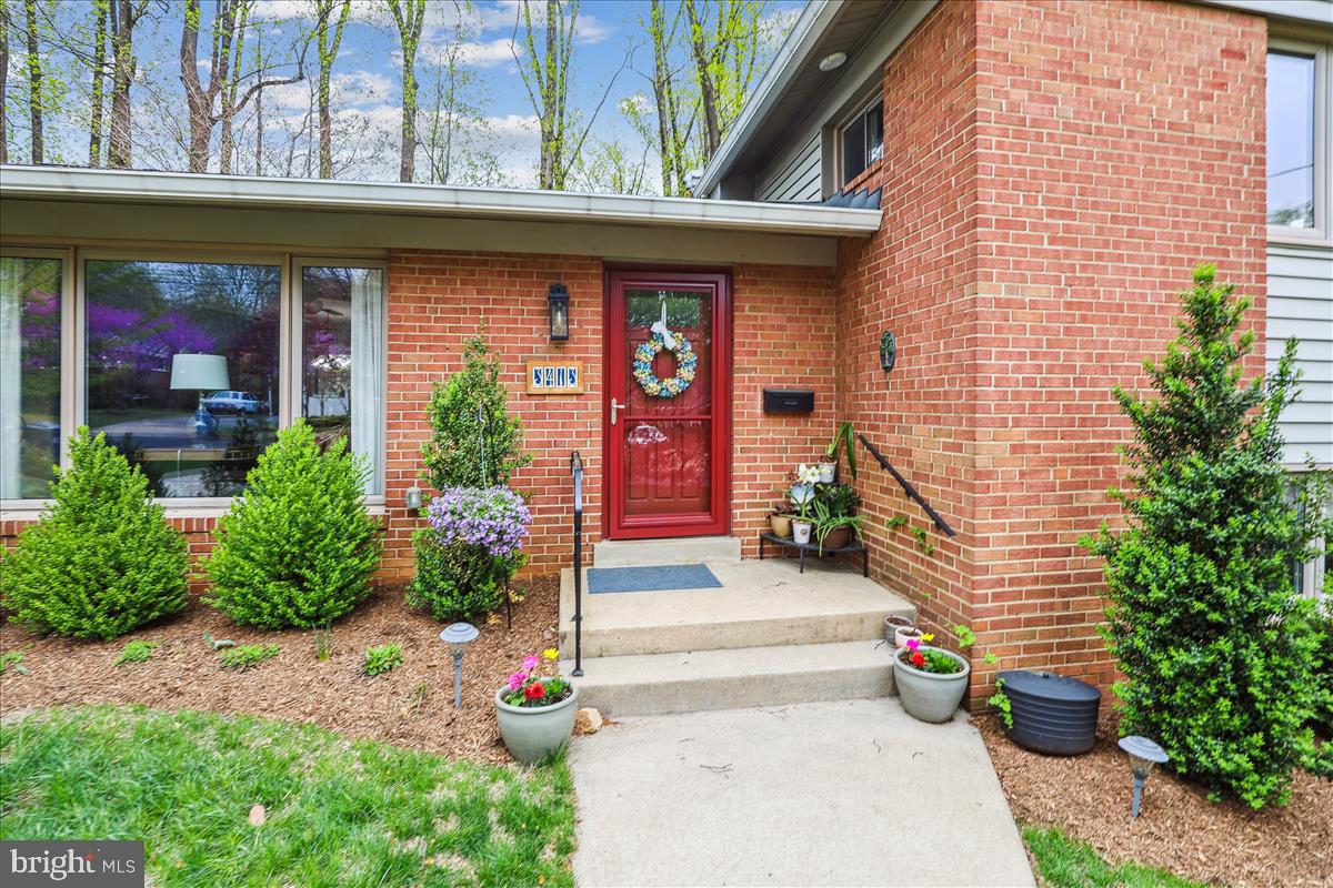 3413 Slade Ct