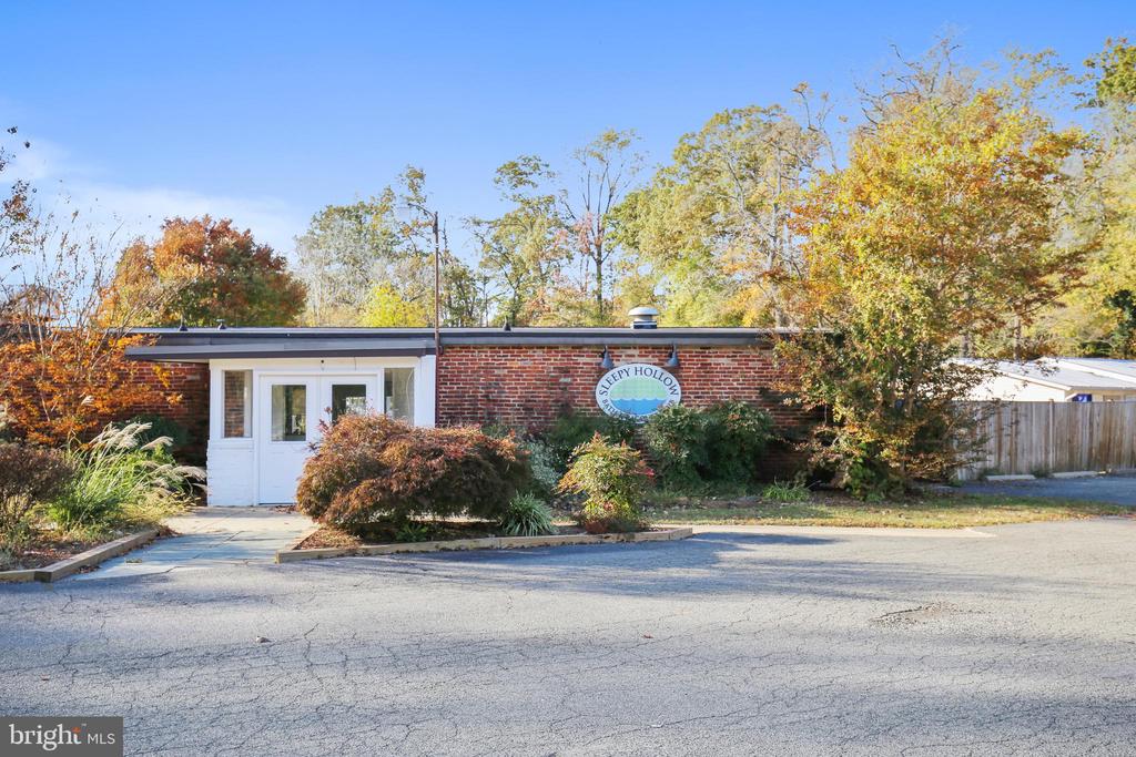 3413 Slade Ct