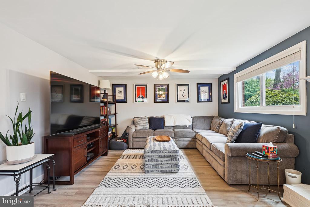 3413 Slade Ct