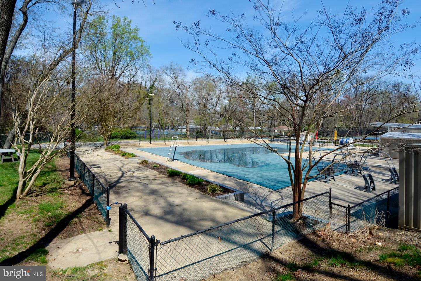 3413 Slade Ct