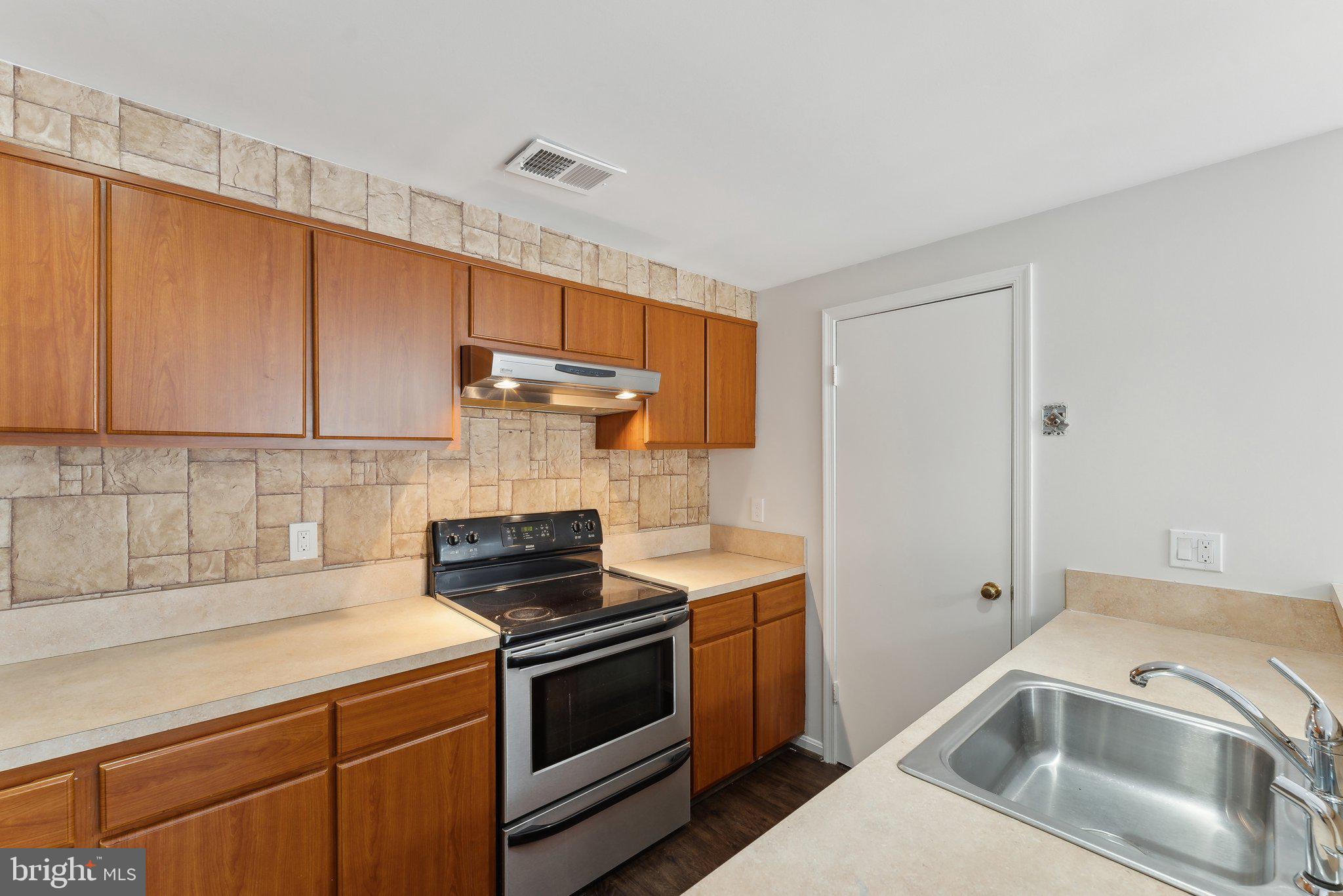 4411 Pembrook Village Dr #101