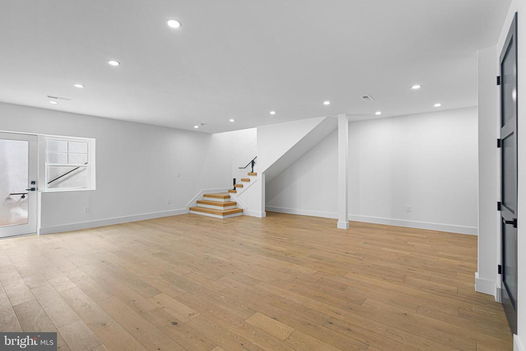 1733 CHAIN BRIDGE ROAD
