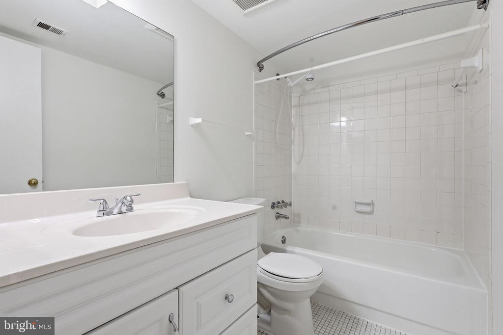 7208 JILLSPRING COURT Unit: 25C
