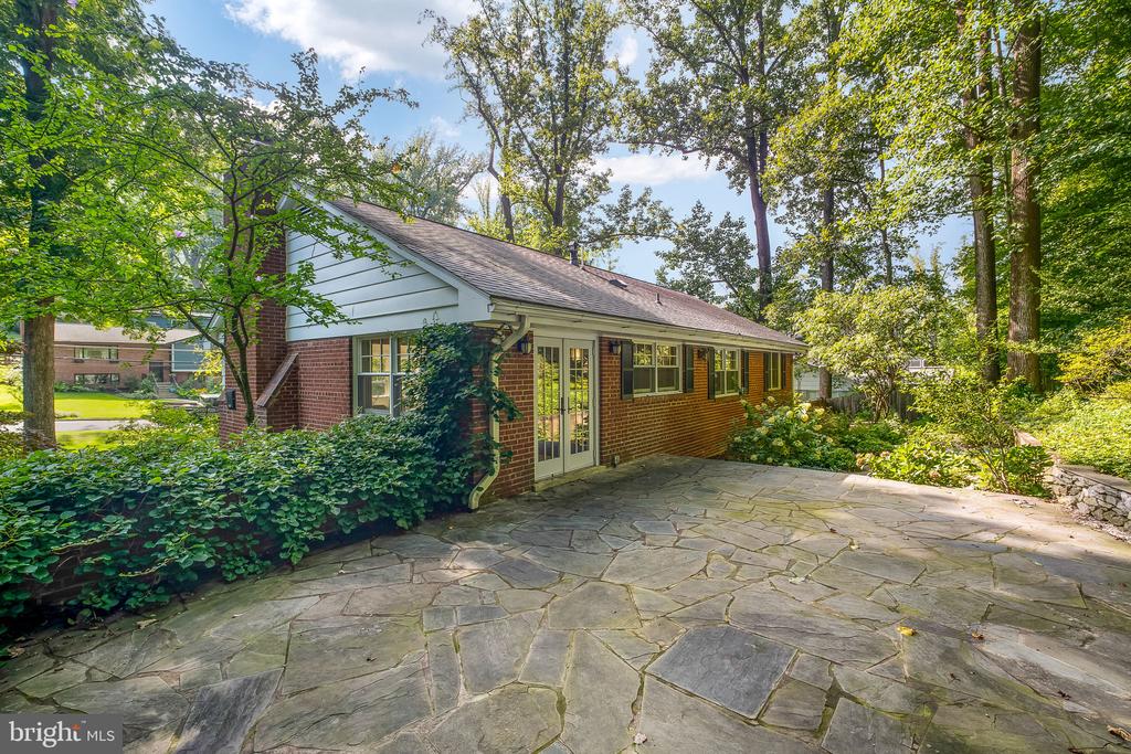3609 WHISPERING LANE
