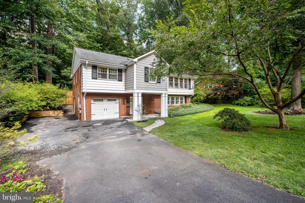 3609 WHISPERING LANE