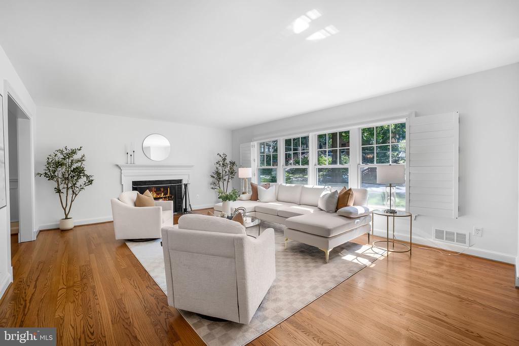 3609 WHISPERING LANE
