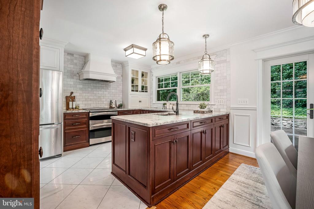 3609 WHISPERING LANE