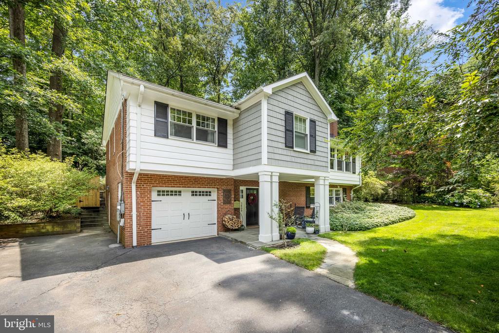 3609 WHISPERING LANE