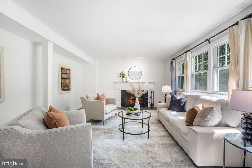 3609 WHISPERING LANE