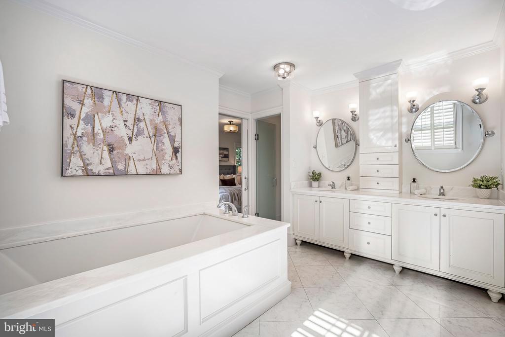 3609 WHISPERING LANE