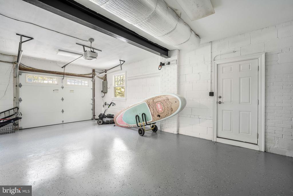3609 WHISPERING LANE