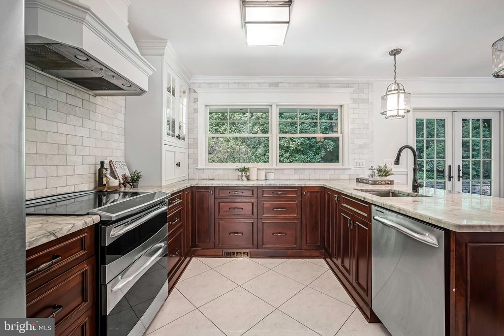 3609 WHISPERING LANE