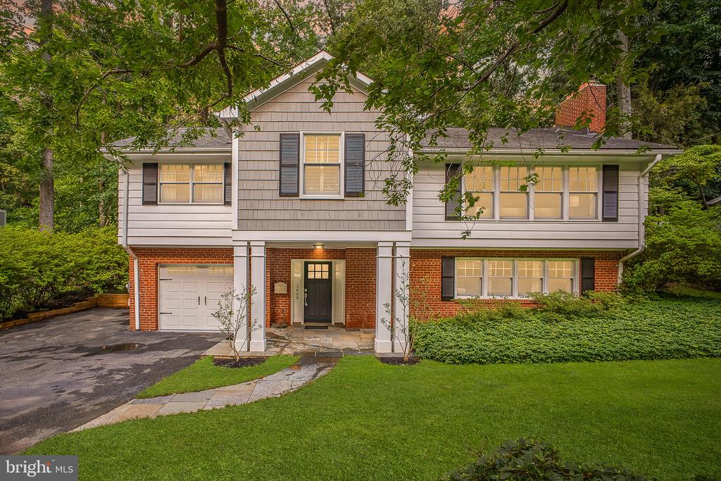 3609 WHISPERING LANE