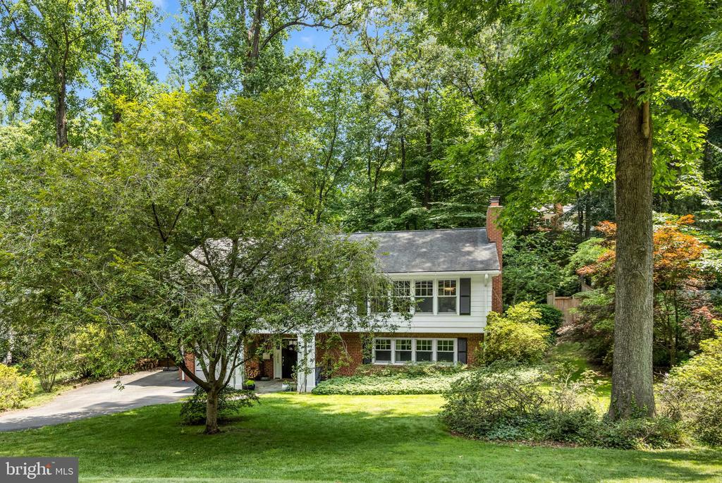 3609 WHISPERING LANE