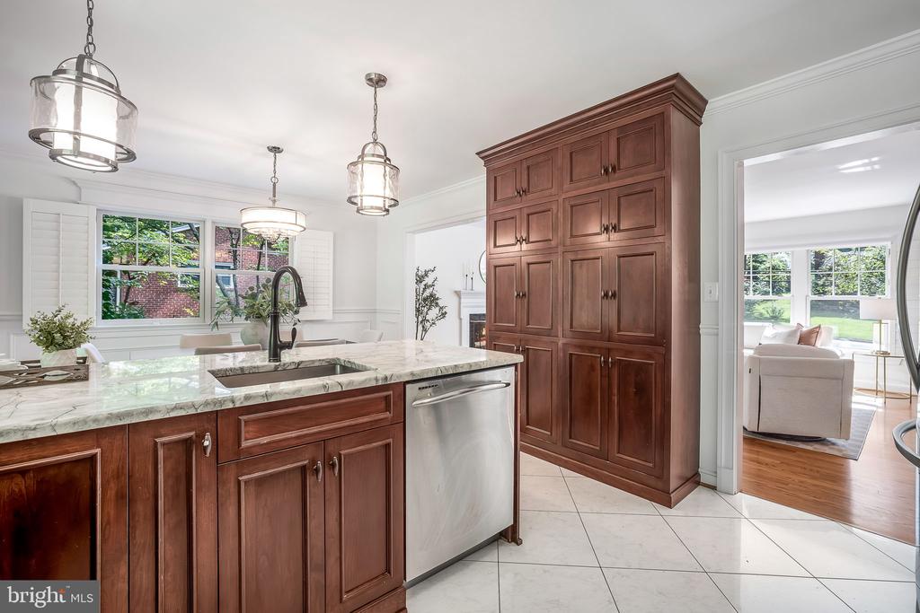 3609 WHISPERING LANE