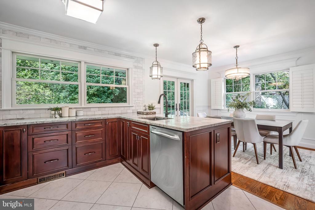 3609 WHISPERING LANE