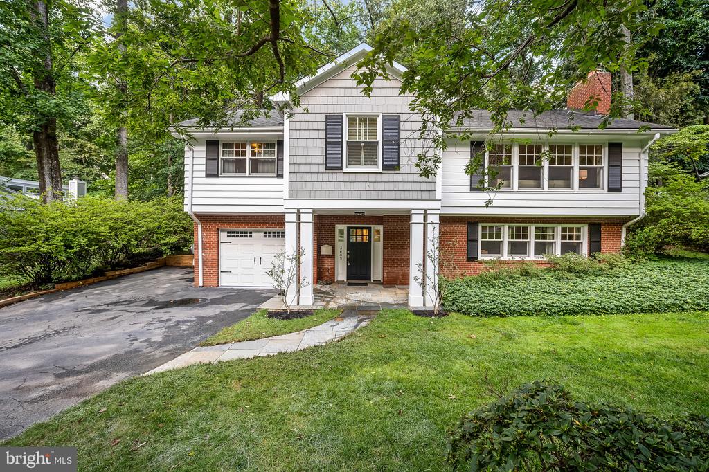 3609 WHISPERING LANE