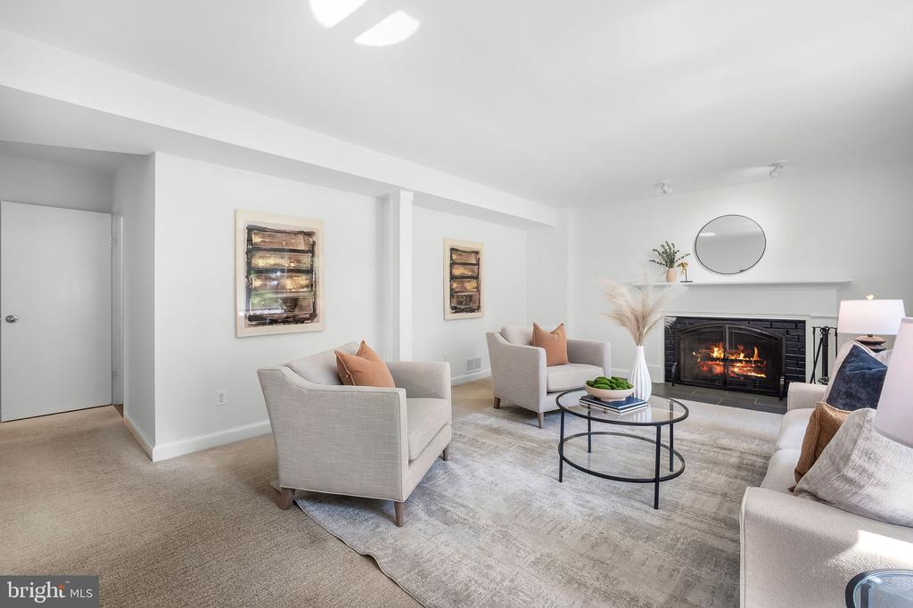 3609 WHISPERING LANE