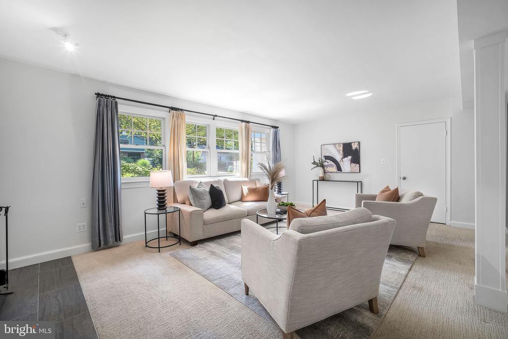 3609 WHISPERING LANE