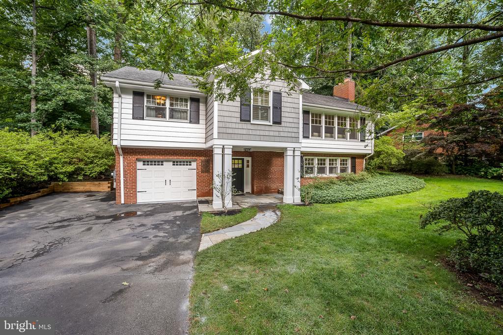 3609 WHISPERING LANE