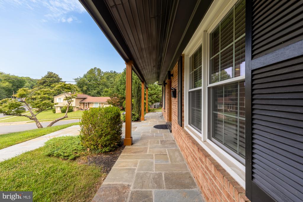 5010 KING RICHARD DRIVE