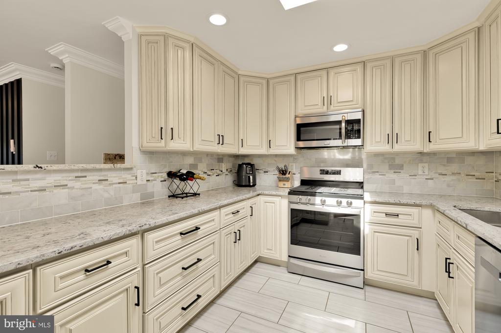 5010 KING RICHARD DRIVE