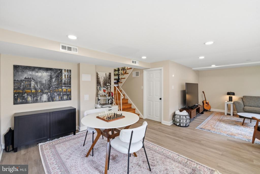 3413 SLADE COURT
