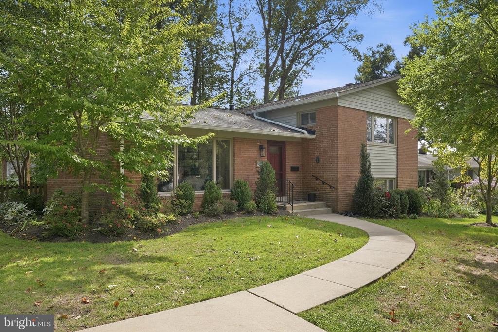 3413 SLADE COURT
