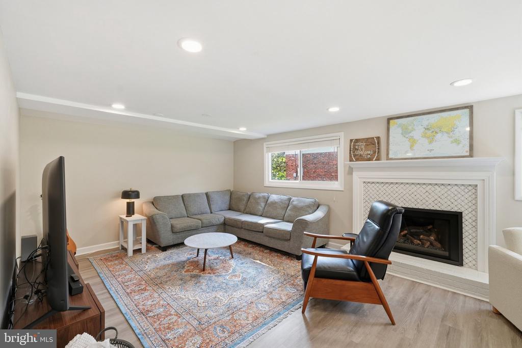 3413 SLADE COURT