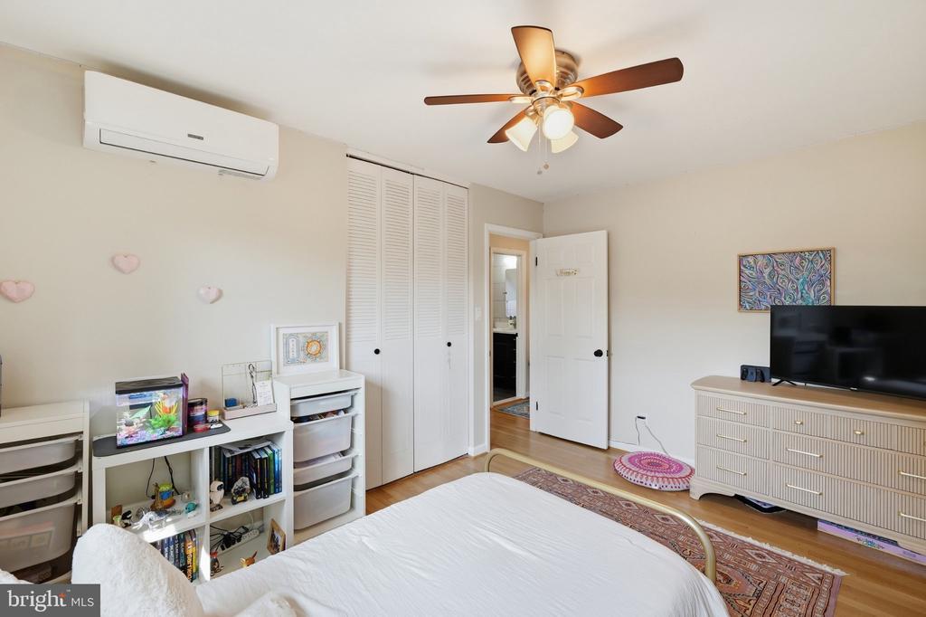3413 SLADE COURT