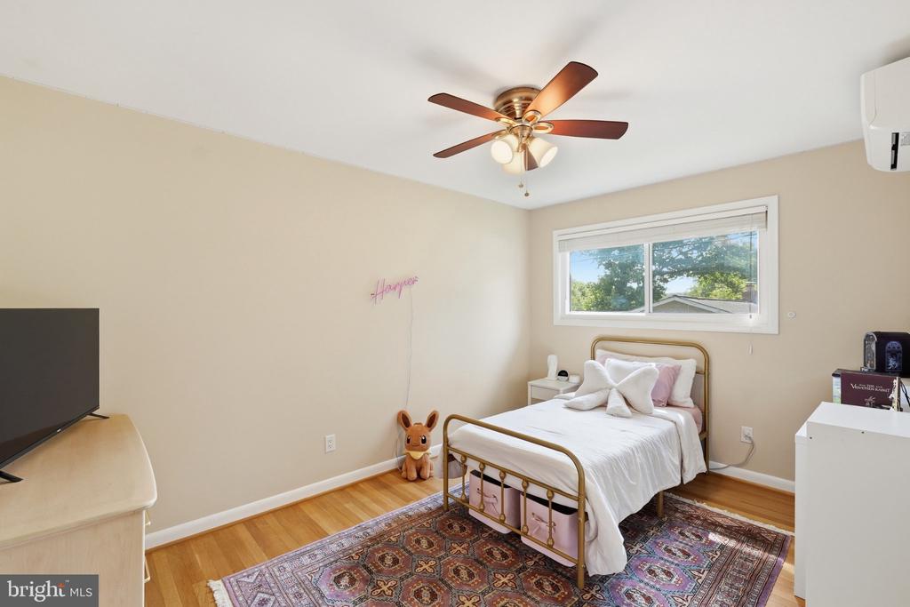 3413 SLADE COURT