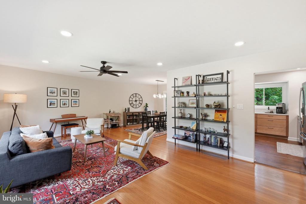 3413 SLADE COURT