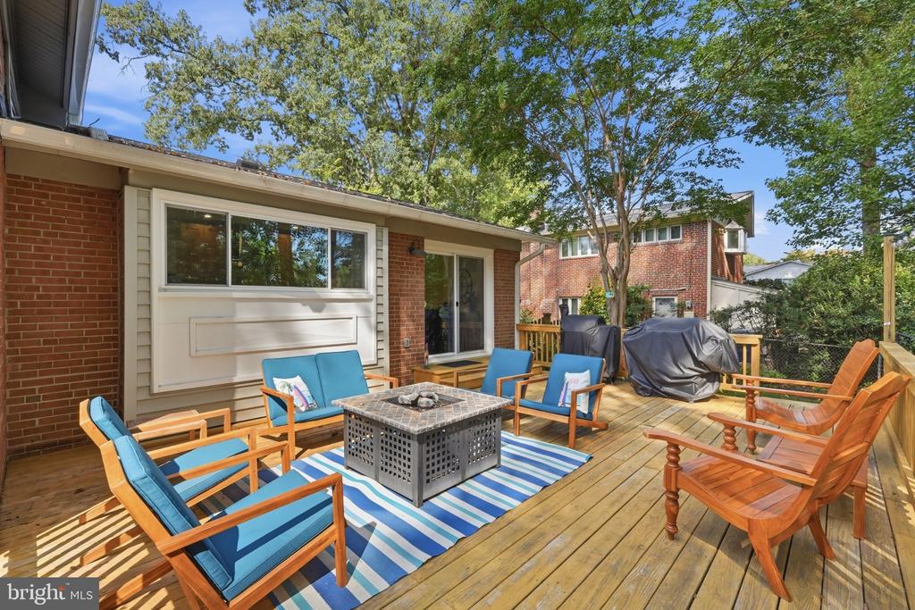 3413 SLADE COURT