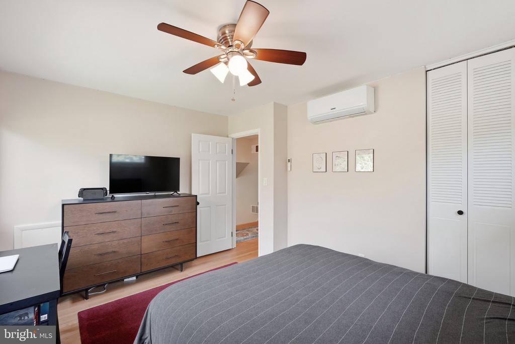 3413 SLADE COURT