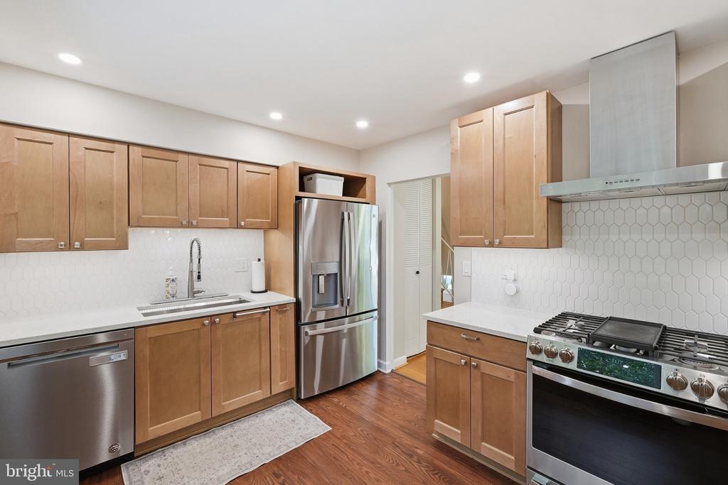 3413 SLADE COURT