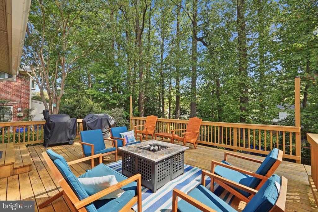 3413 SLADE COURT