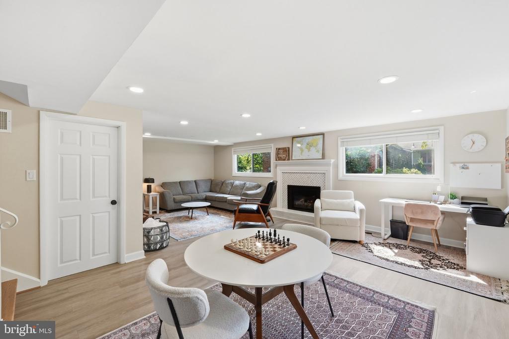 3413 SLADE COURT