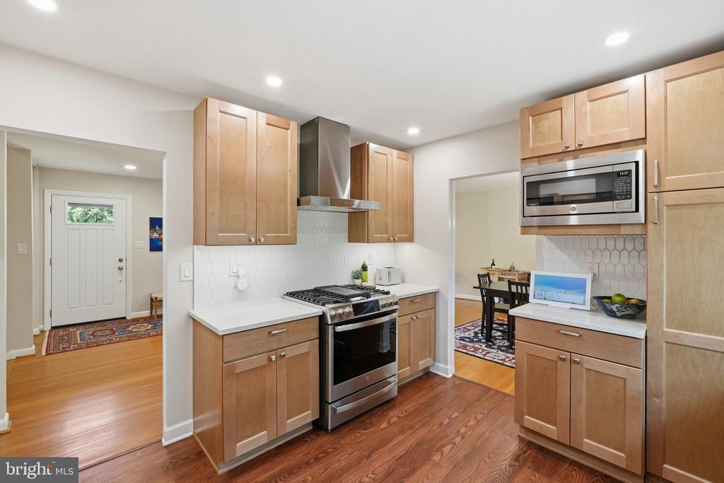 3413 SLADE COURT