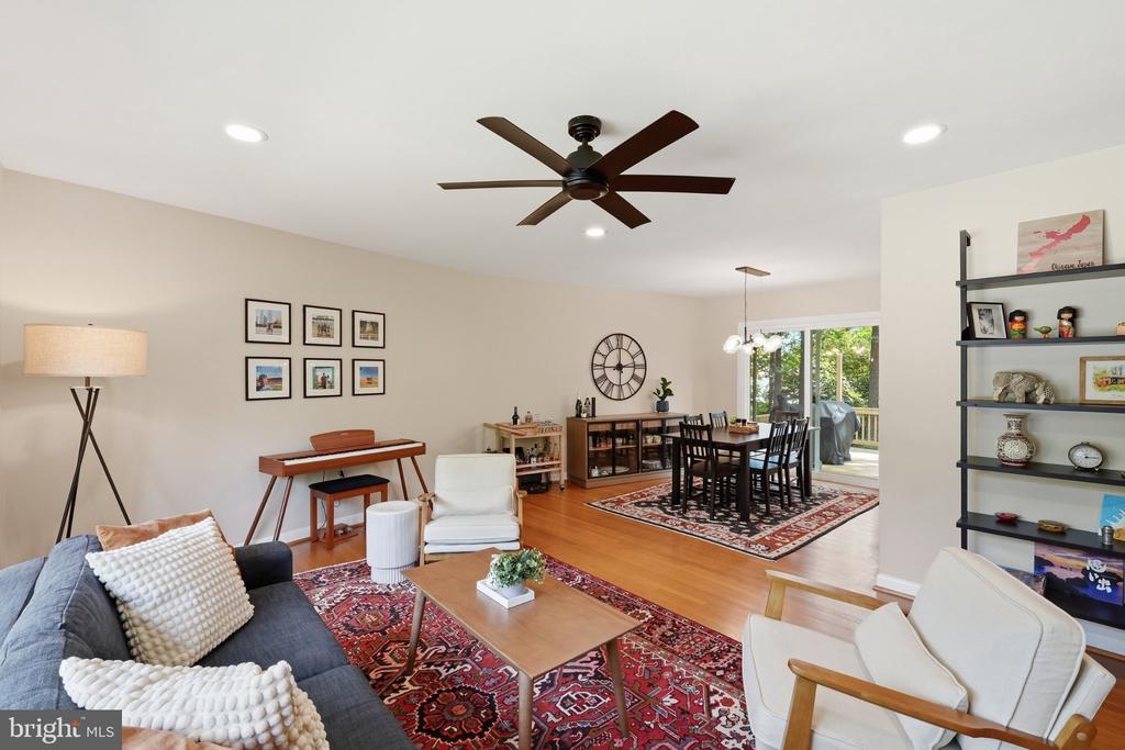 3413 SLADE COURT
