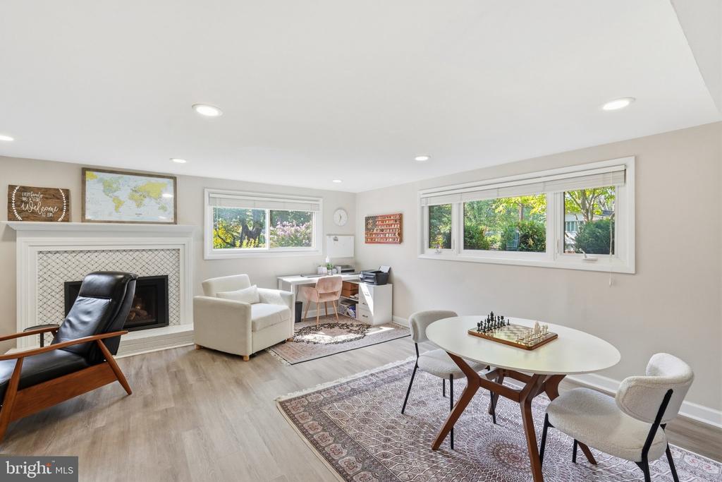 3413 SLADE COURT