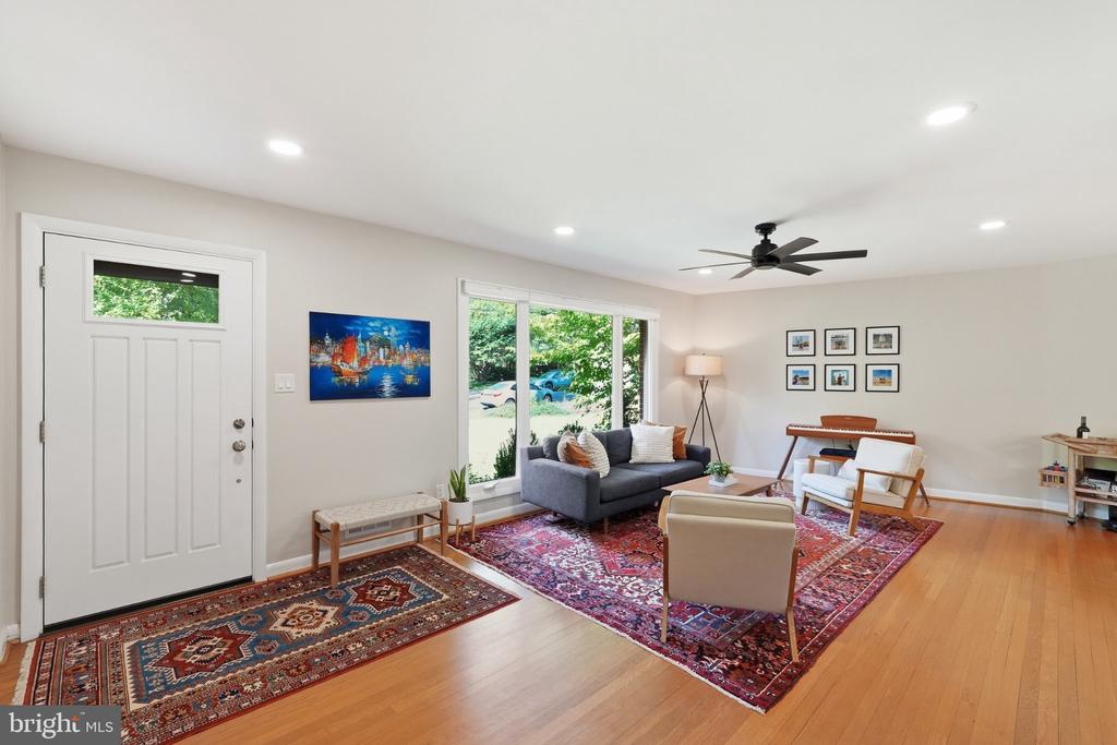 3413 SLADE COURT