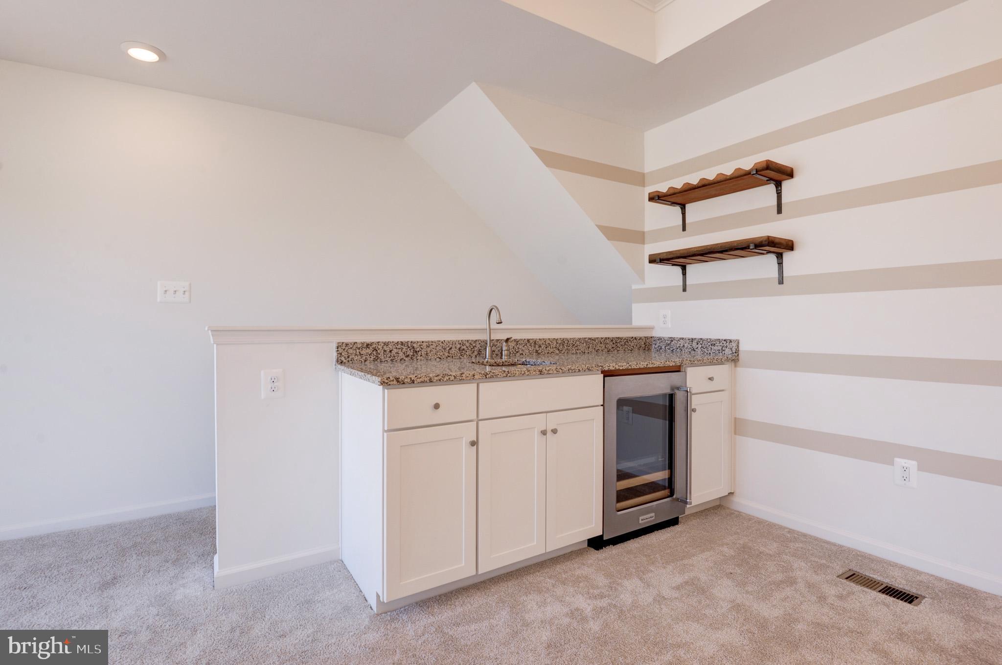 1501 TAWNY THRASHER TER NE